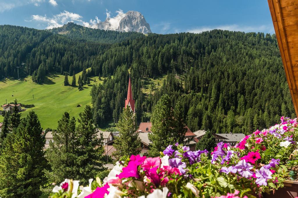 Hotel Dorfer Alpine&Charming Selva di Val Gardena Szoba fotó