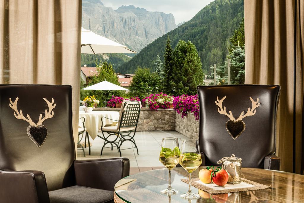 Hotel Dorfer Alpine&Charming Selva di Val Gardena Kültér fotó